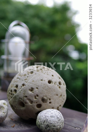 從彎曲的海灘（庫魯）海灘的石頭 3233654