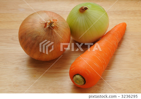 Onions and carrots Onions and carrots 3236295