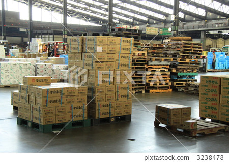 安靜的水果和蔬菜市場 3238478