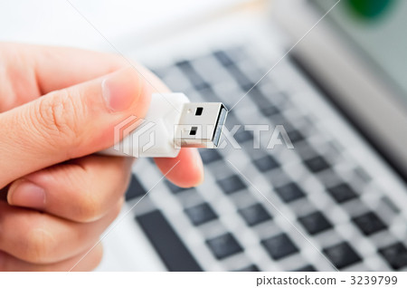有USB存儲器的手 3239799