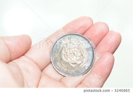 One yen silver coin 3240865