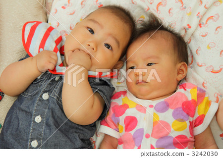 背上的嬰兒 背上的嬰兒 3242030