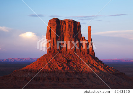 Monument Valley illuminated by the sunset Monument Valley illuminated by the sunset 3243150