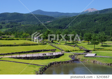 草山和山脈公園花園和山脈 草山和山脈公園花園和山脈 3243667
