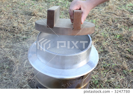 Cooking with a rice cooker Cooking with a rice cooker 3247780