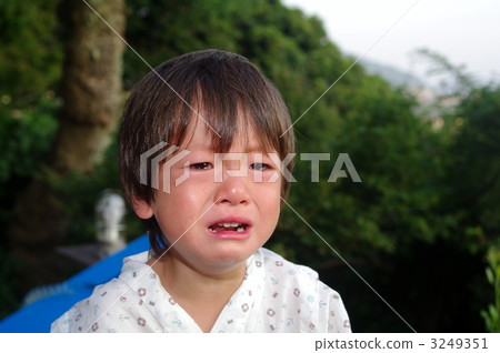 Crying child Crying child 3249351