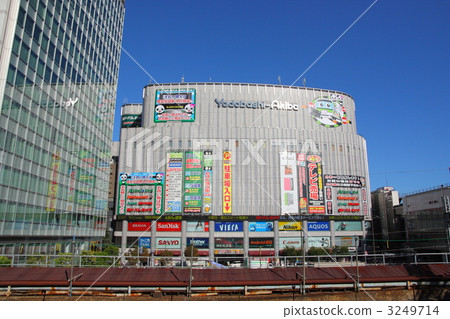 Large household appliance dealer in front of Akihabara station Large household appliance dealer in front of Akihabara station 3249714
