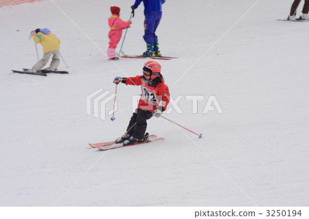 Skiing Skiing 3250194