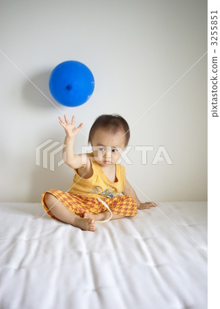 Balloons and babies 3255851