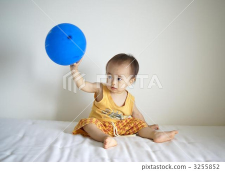 Balloons and babies Balloons and babies 3255852
