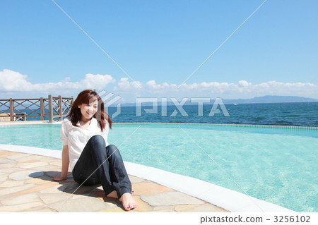 Poolside vacation image 3256102