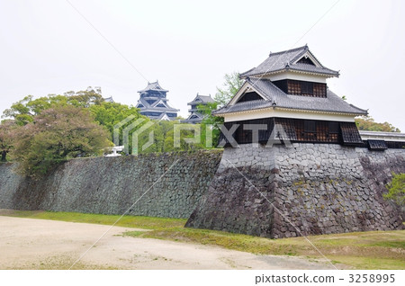 Kumamoto Castle - Baolai Tower and a castle tower 3258995