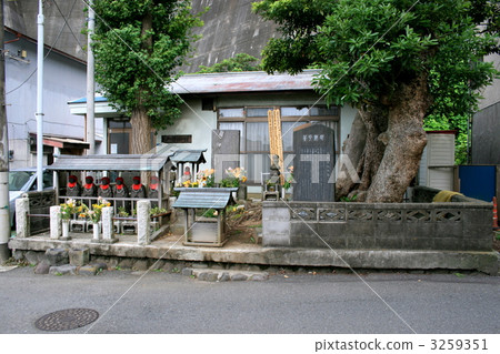 Hojo先生訪問了Tamanawa Kuzuka，為戰爭的死者哀悼時間 3259351