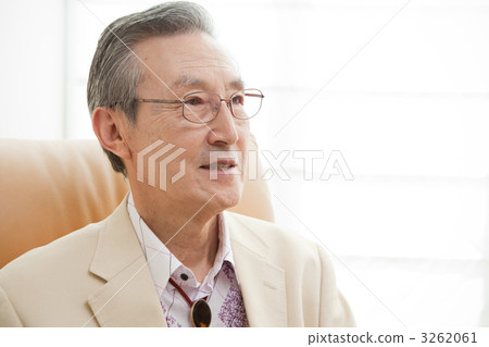 dignity, majesty, pomp 3262061