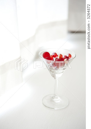 cocktail glass, glass, marble 3264872