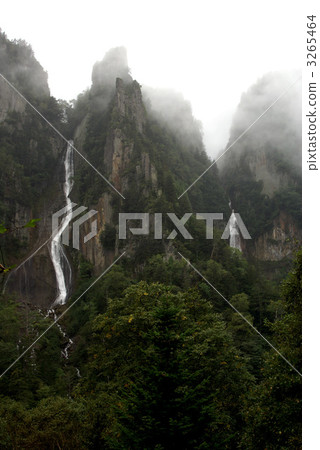Meteor waterfall and Galaxy waterfall seen from Sounkyo and Shuwa 3265464