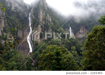 Meteor waterfall and Galaxy waterfall seen from Sounkyo and Shuwa Meteor waterfall and Galaxy waterfall seen from Sounkyo and Shuwa 3265465
