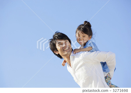 女兒 在背上 馱運 3271698
