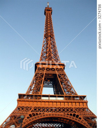 Eiffel tower in the evening Eiffel tower in the evening 3274786
