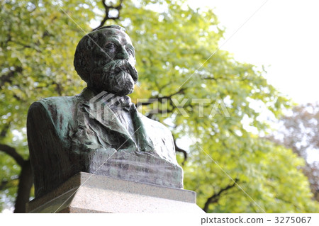 Dr. Clark's bust Dr. Clark's bust 3275067