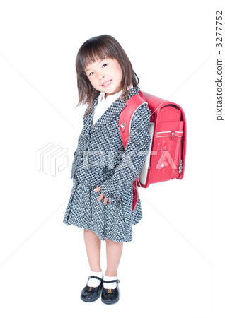 一個女孩背著書包 一個女孩背著書包 3277752