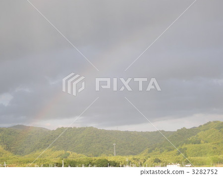 It is a rainbow. Light cloudy rain 3282752