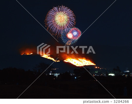 Mountain burning fireworks at Nara Wakakusa Mountain burning fireworks at Nara Wakakusa 3284266
