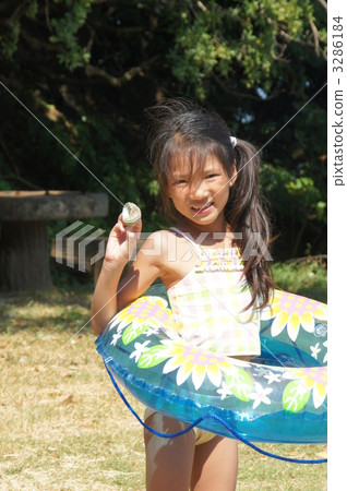 穿泳裝的人的照片 游泳圈 充氣 3286184