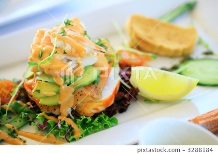 Lobster body, salmon slice, shrimp and avocado hors d 'oeuvres 3288184