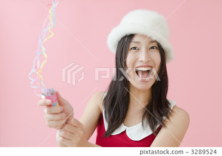 A woman in a red sleeveless shirt 3289524