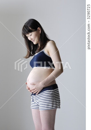 Pregnant women Pregnant women 3290725