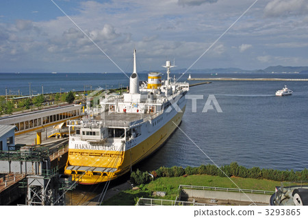 Walking in Aomori city · Aomori pier and Aoyama contact ship Hakkoda Maru 3293865