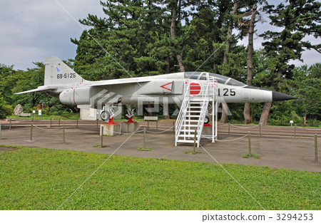 T-2 Air Self Defense Force supersonic high-level training machine preserved in Goshogawara Kanagi walking · Ashino Park 3294253