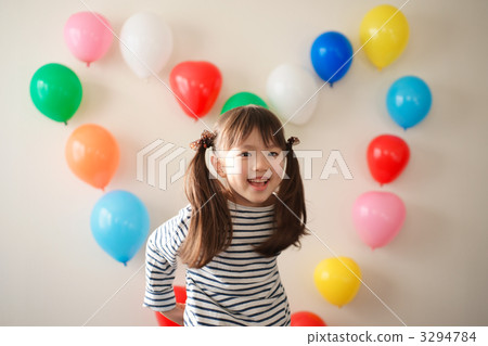 Balloons lined with girls and hearts 3294784