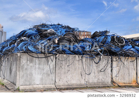 Recycling of electric wire 3298932