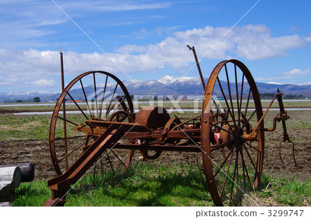 Rusted farm equipment 3299747