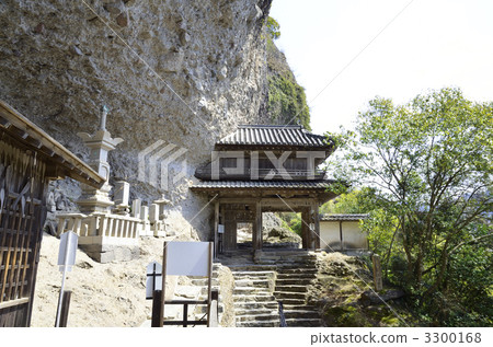 Ruhanji Temple Gate 3300168