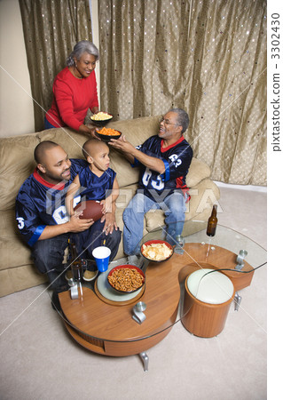 Family at home. 3302430