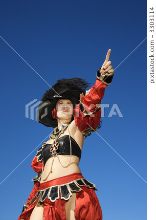 Pirate woman. 3303114