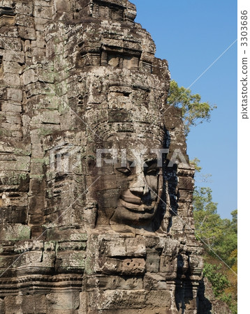 Mysterious smile 3303686