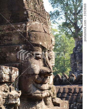 Mysterious smile 3303688