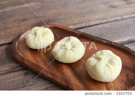 秋季糖果，栗子金頓，擺放在木盤上 3303703