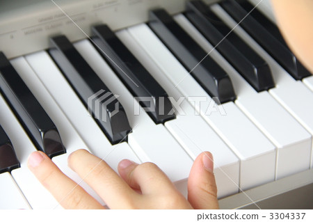 Piano practice 3304337