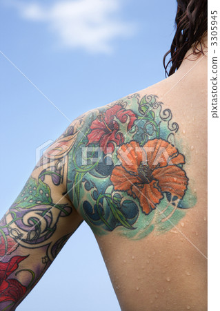 Tattooed woman. 3305945