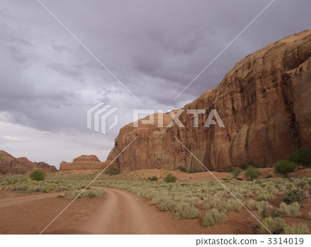 Monument Valley 12 3314019