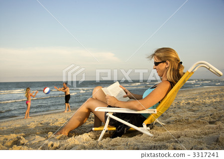 Family at the Beach 3317241