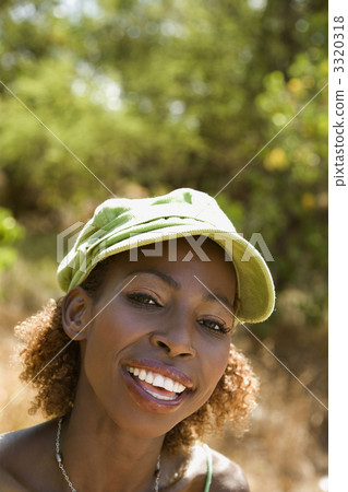 Woman wearing cap. 3320318
