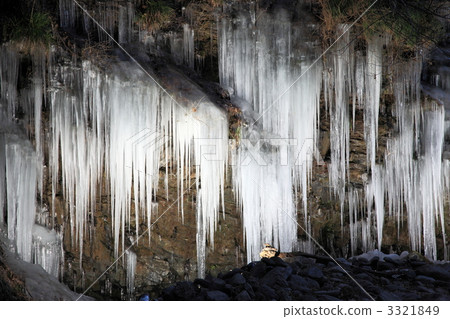Icicles of thirty hammers Icicles of thirty hammers 3321849