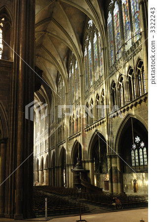 聖艾蒂安大教堂的混亂 3322243