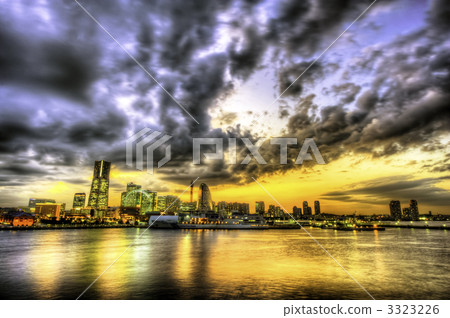 Evening scenery of Yokohama Minato Mirai (from Yokohama City Naka-ku, Otsanbashi) Evening scenery of Yokohama Minato Mirai (from Yokohama City Naka-ku, Otsanbashi) 3323226